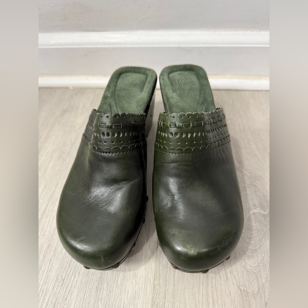 Elegant‎ Dark Green Leather Mules